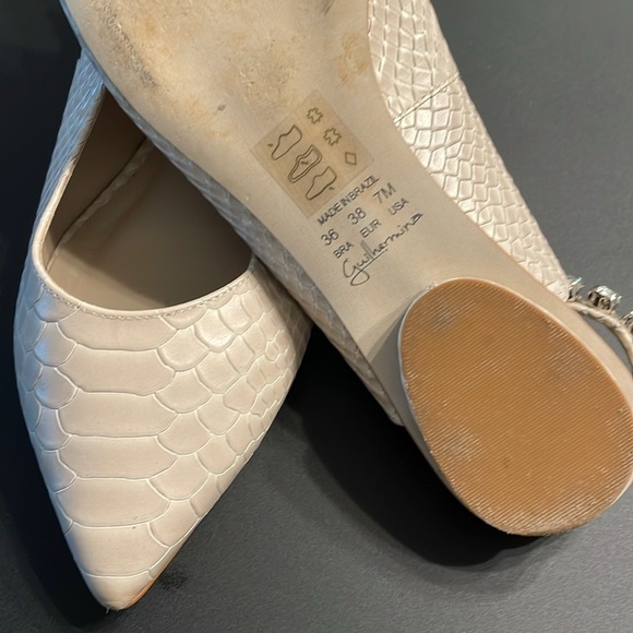 Guilhermina Embossed Leather Flats Size7 Cream Bedazzled Elegance Relaxed Luxury - Picture 12 of 13